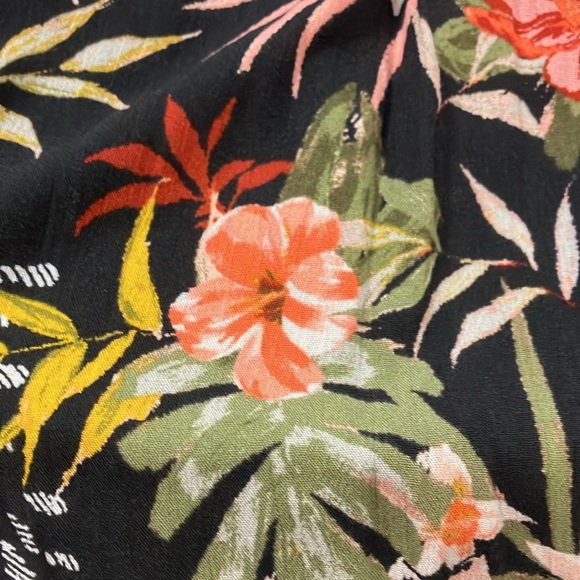 Style & Co. Floral Tank Blouse
Tassel hem Size L - Picture 7 of 8